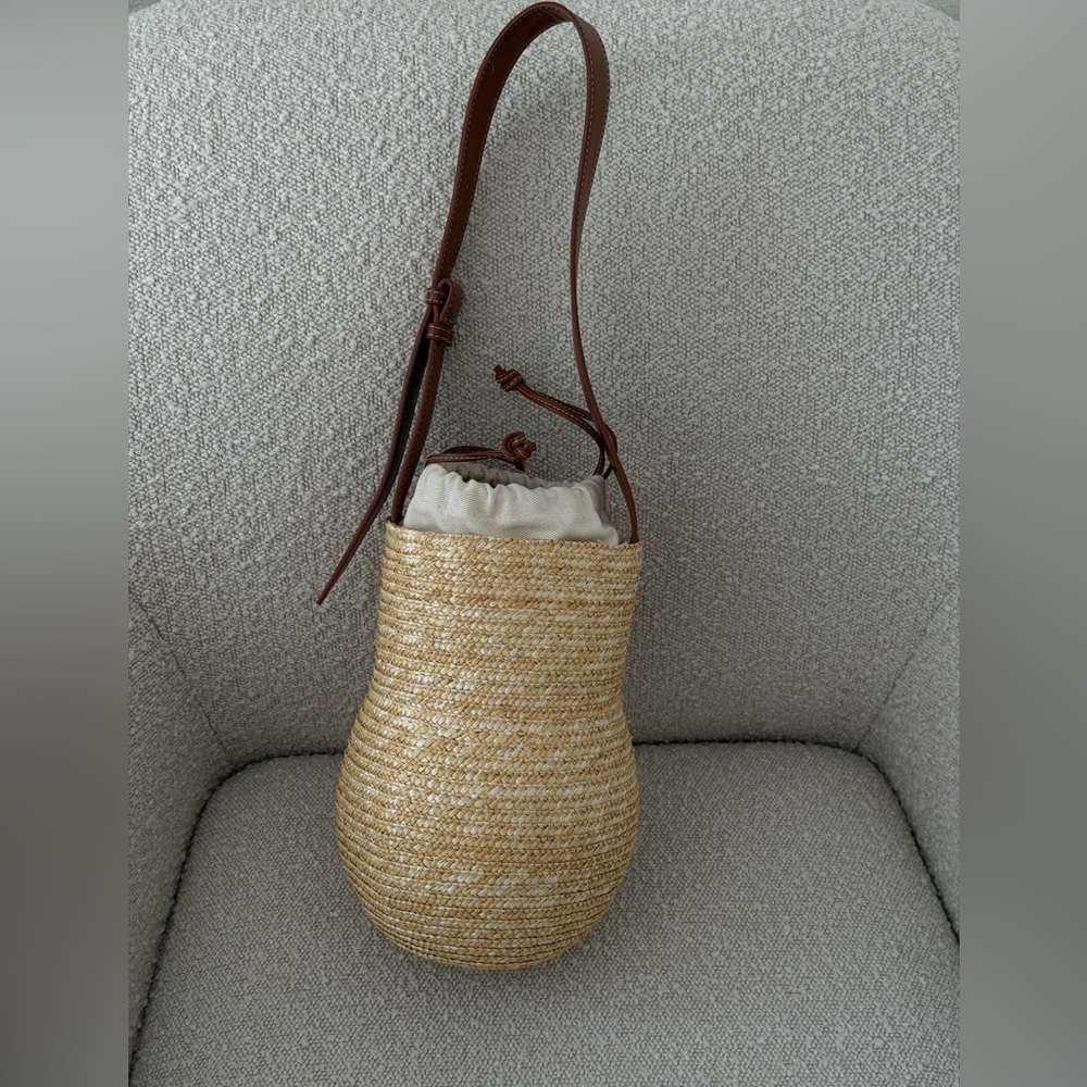 Zara woven bucket bag in brown and cream.
New, No tags - Picture 3 of 9